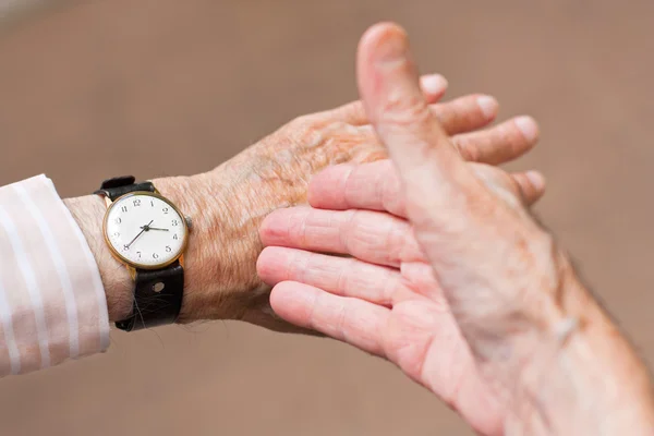 Kijken naar de tijd ! — Stockfoto