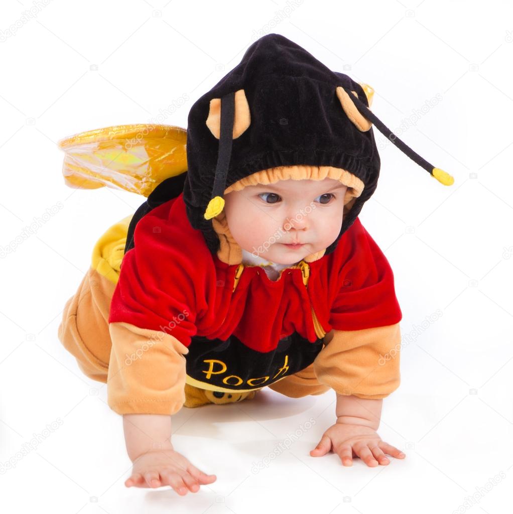 little girl is creeping and dressed as a bee