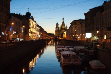 st.petersburg, gece sahne Griboedov kanalda