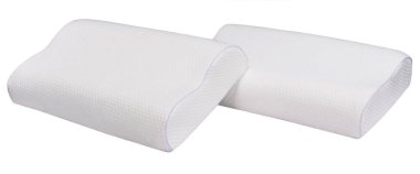 Kafasının altındaki ortopedik yastıklar beyaz bir çantadaydı. Beyaz arkaplanda örnek.