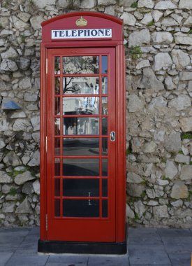 kırmızı telefon kulübesi