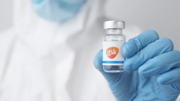 Gsk Ilaç Şişesi Şişesi Sağlık Çalışanı Bilim Adamı Tarafından Plastik — Stok video
