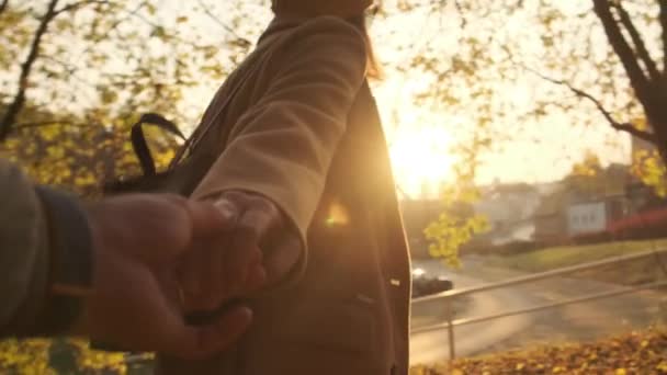 Follow me video of young woman in brown coat and man at sunset — Video Stock