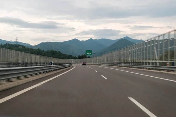 View from the windshield of empty highway in Slovakia with High Tatras mountain ahead — Stock fotografie
