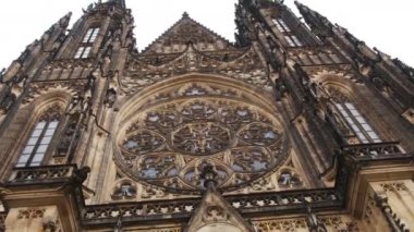 Prag 'daki St. Vitus Katedrali cephesi. Gotik Katedral 