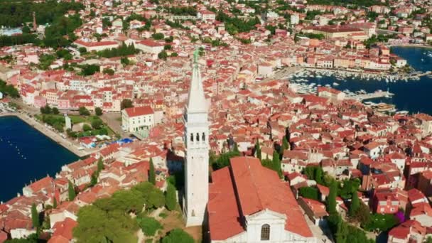 Kerk van St. Eufemia in Rovinj gelegen nabij de Adriatische zee — Stockvideo