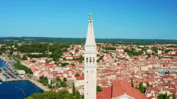 ロヴィニとその周辺の聖ユーフメニア教会塔 — ストック動画