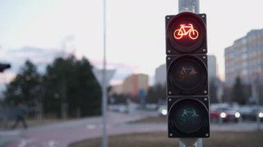Trafik ışığı şehirde bisikletin geçmesine izin verme kipini değiştirir