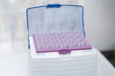 Otomatik pipet için beş militer uçlu bahşiş kutusu