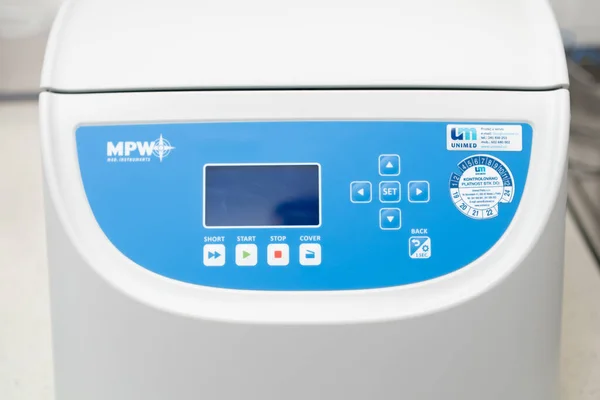 MPW Science centrifug för kemisk och mikrobiologisk analys. — Stockfoto