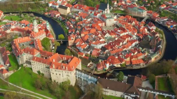 Volar Sobre Casco Antiguo Cesky Krumlov Río Moldava Región Bohemia — Vídeo de stock