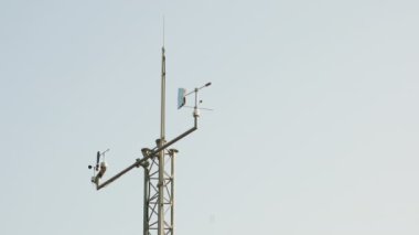 Meteoroloji kulesinden veri toplayan antenler