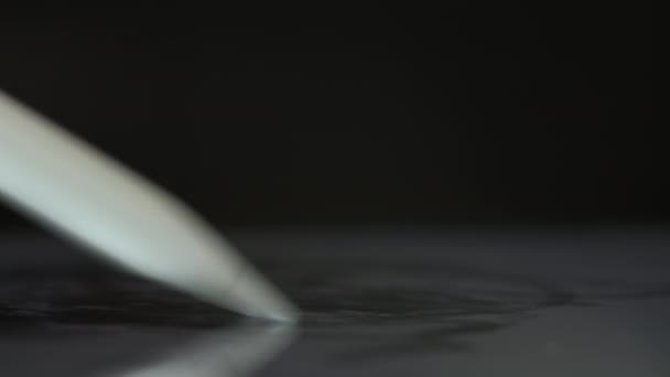 White digital pen designed for touch screen of tablet macro — Stock Video