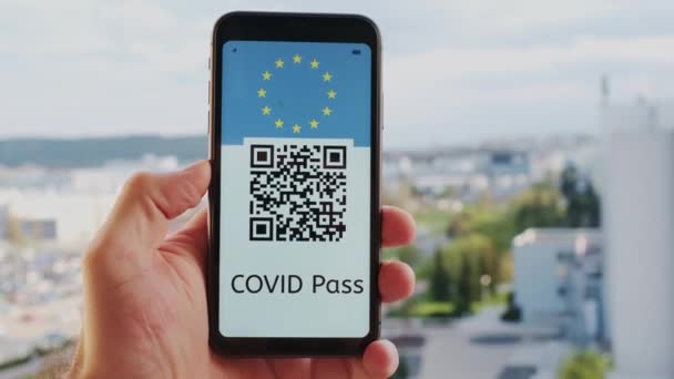 Covid Pass with QR code on screen of smartphone in male hand — ストック動画
