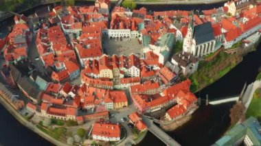 Cesky Krumlov 'un tarihi merkezinin hava görüntüsü 