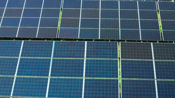 Energia Verde Gerada Por Painéis Solares Estação Rural Módulos Fotovoltaicos — Vídeo de Stock