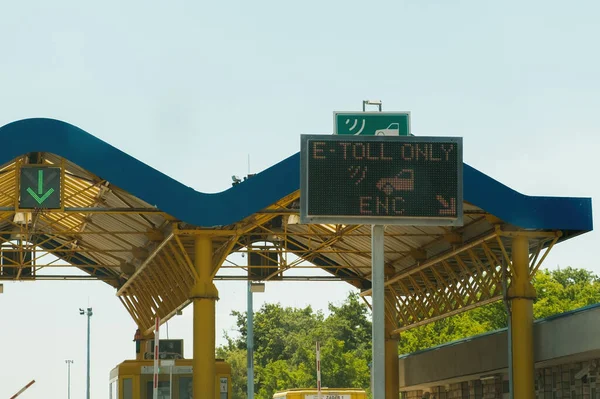 Expressway Sign Tollgate Shows Way Car Drivers Paying Bank Credit — Foto Stock