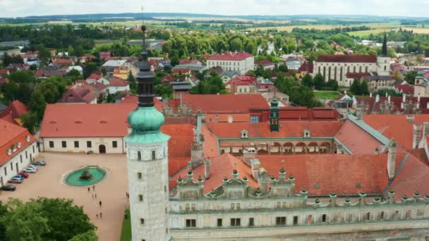 Stary Zamek Litomysl Spiczastą Zieloną Kopułą Dachami Terakoty Wpisanymi Listę — Wideo stockowe