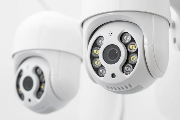 監視カメラは セキュリティと安全オフィスや家庭用の壁にかかっています — ストック写真