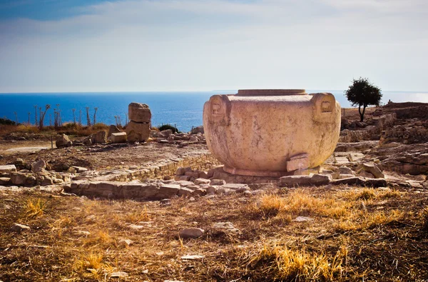 Enorme conservado jarro de pedra grego antigo em Limassol, Chipre — Fotografia de Stock