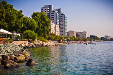 Limassol, Kıbrıs için sahil üzerinde yüksek binalar