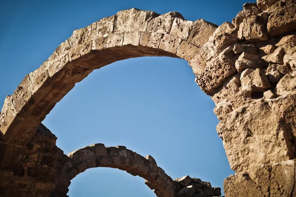 Arcos gregos preservados em ruínas do complexo antigo em Paphos, Chipre — Fotografia de Stock