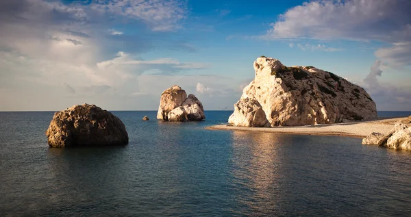 Aphrodite's Rock and Bay in Cyprus — Stock Photo, Image