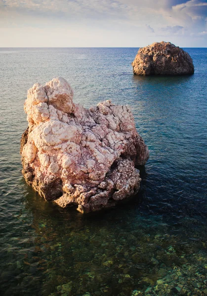 Kameny v moři na Kypru — Stock fotografie
