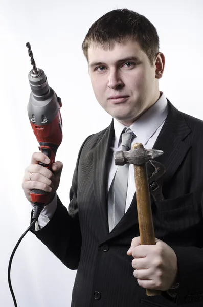 Een man met een hamer en boor Stockfoto