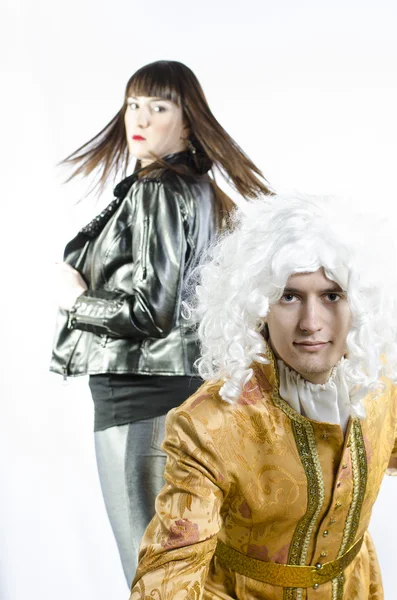 Geçmiş ve modern bir kadın bir erkekten