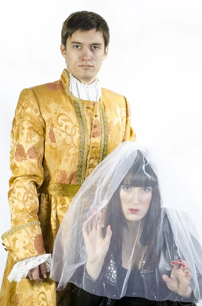 Geçmiş ve modern gelin damat