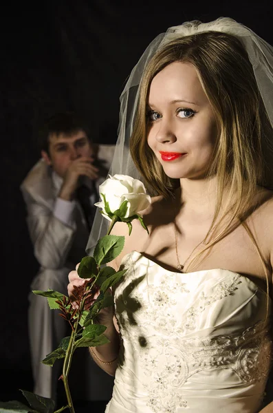 Gelin beyaz gül ile