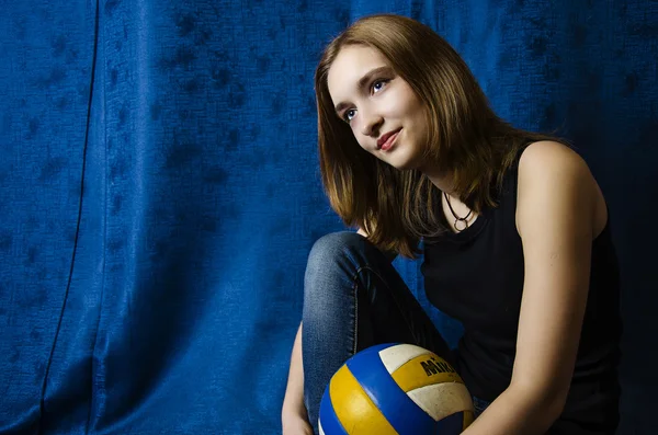 Bir top ile genç bir kız portresi