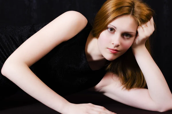 siyah bir kız portresi