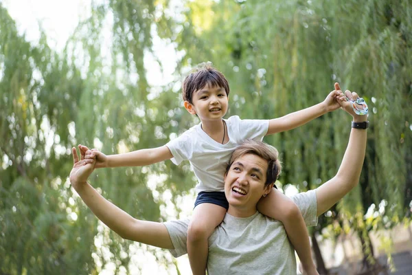 Happy Asian Little Boy Enjoy Playing Walking Park Daddy Close — Stock Photo, Image