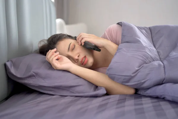 Beautiful Asian Young Woman Sleeping Bed Morning Get Some Incoming — Foto Stock