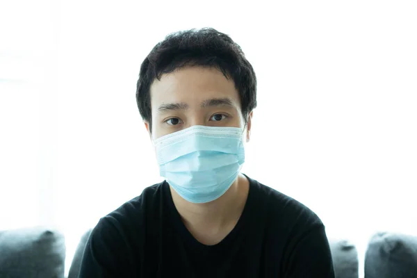Asiatisk Ung Man Bär Skyddande Ansiktsmask Porträtt — Stockfoto