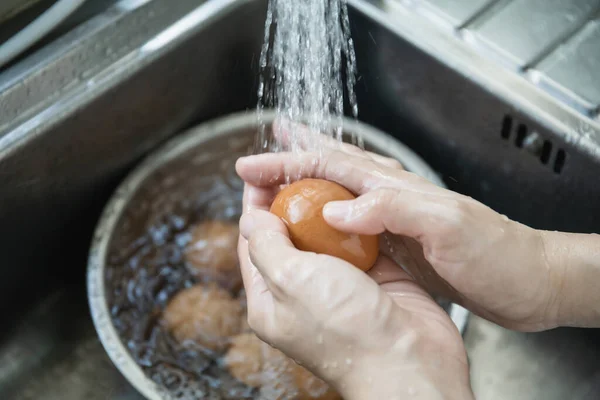 Unrecognizable Asian Housewife Washing Raw Eggs Sink Close Woman Sanitizing — Stock Photo, Image