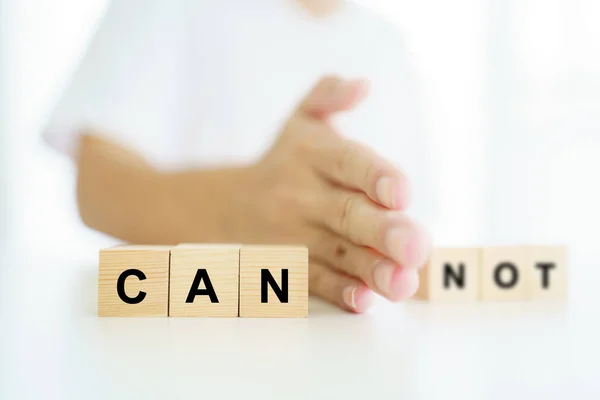 Concepto Pensamiento Positivo Hombre Usando Una Mano Separó Palabra Entre —  Fotos de Stock