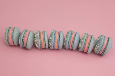 Makarna. Küçük Fransız kekleri. Tatlı ve renkli..