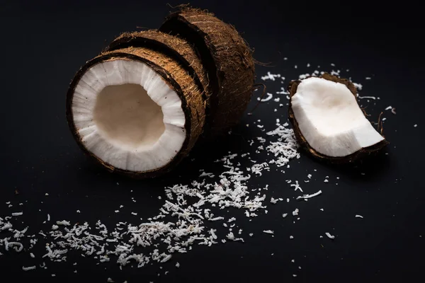 Kokosnoot Geïsoleerd Zwarte Achtergrond — Stockfoto