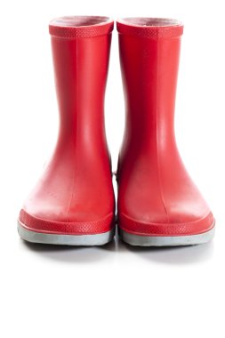 Kızıl çocuklar yağmur botları