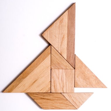 Tangram bulmacanın şekil: yelkenli tekne