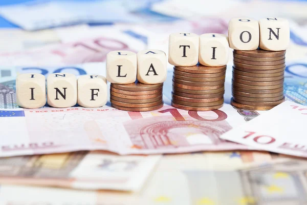 Inflatie concept met euro geld — Stockfoto