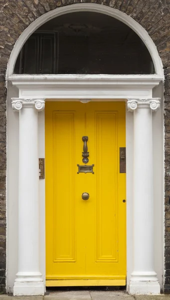 Colored door in Dublin from Georgian times (18th century) — Stock Photo, Image