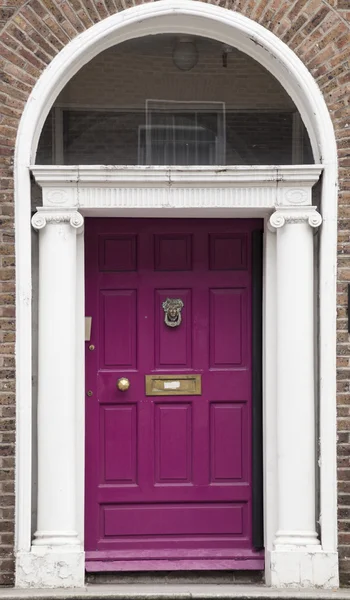 Puerta de colores en Dublín de la época georgiana (siglo XVIII) ) —  Fotos de Stock