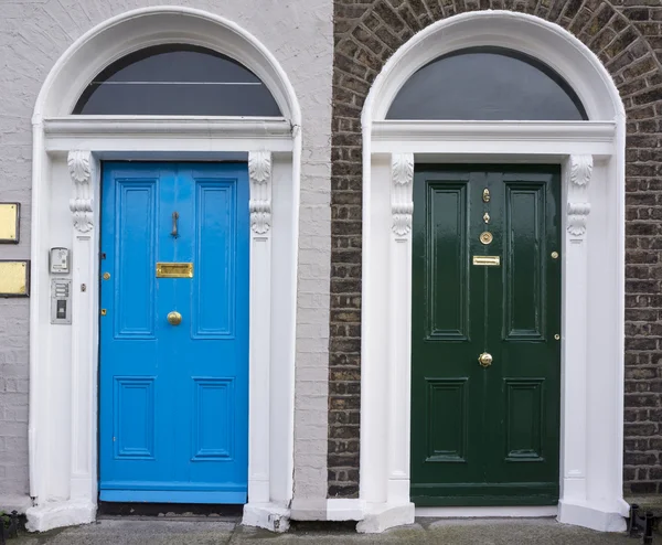 Kolorowe drzwi w Dublinie z gruzińskiej czasów (XVIII) — Zdjęcie stockowe