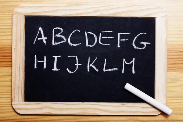 Tafel mit Buchstaben a bis m — Stockfoto