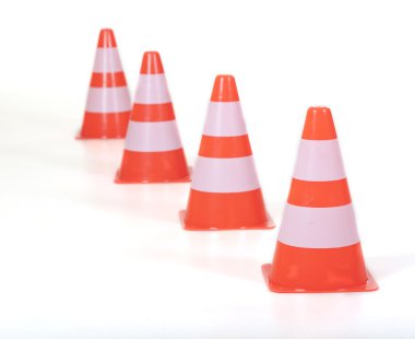 trafik konileri, sütunları satır