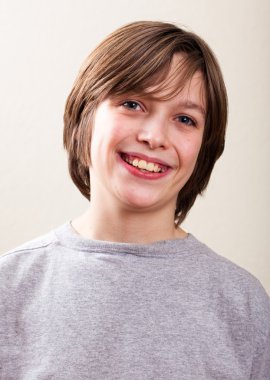 gerçek portre: Güler, pre-teen çocuk